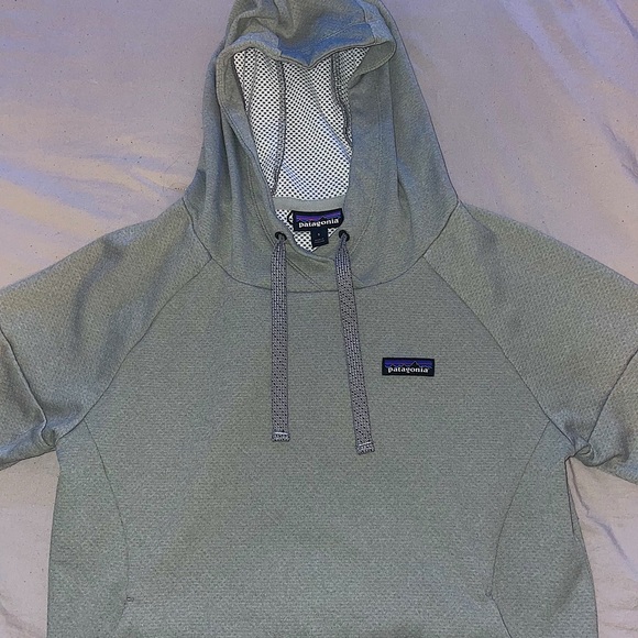 Women’s Small Light Gray Patagonia Sweatshirt - Picture 3 of 4